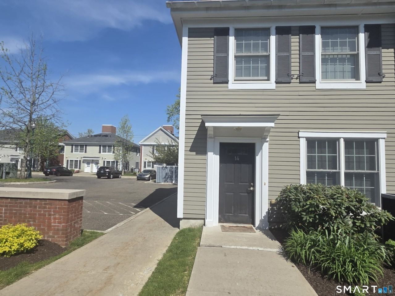 22 Fairgate Dr - Photo 2 of 14