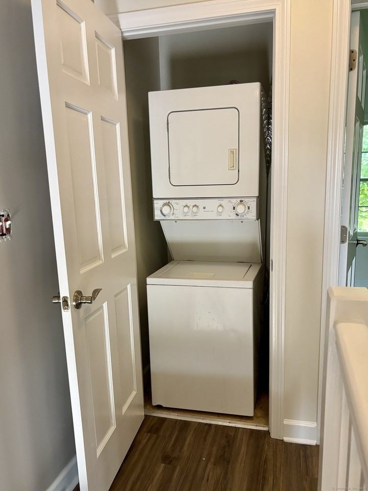 22 Fairgate Dr - Photo 7 of 14