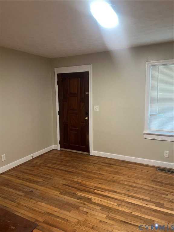 217 N Carolina Ave - Photo 4 of 16