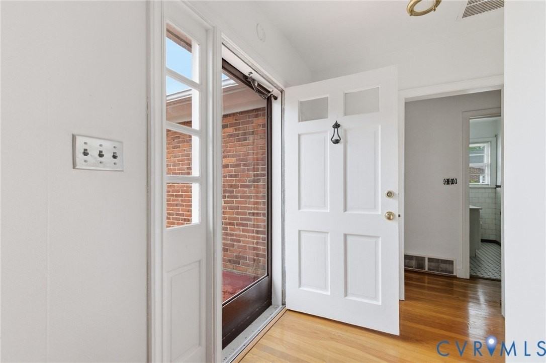 525 James Ave - Photo 4 of 23