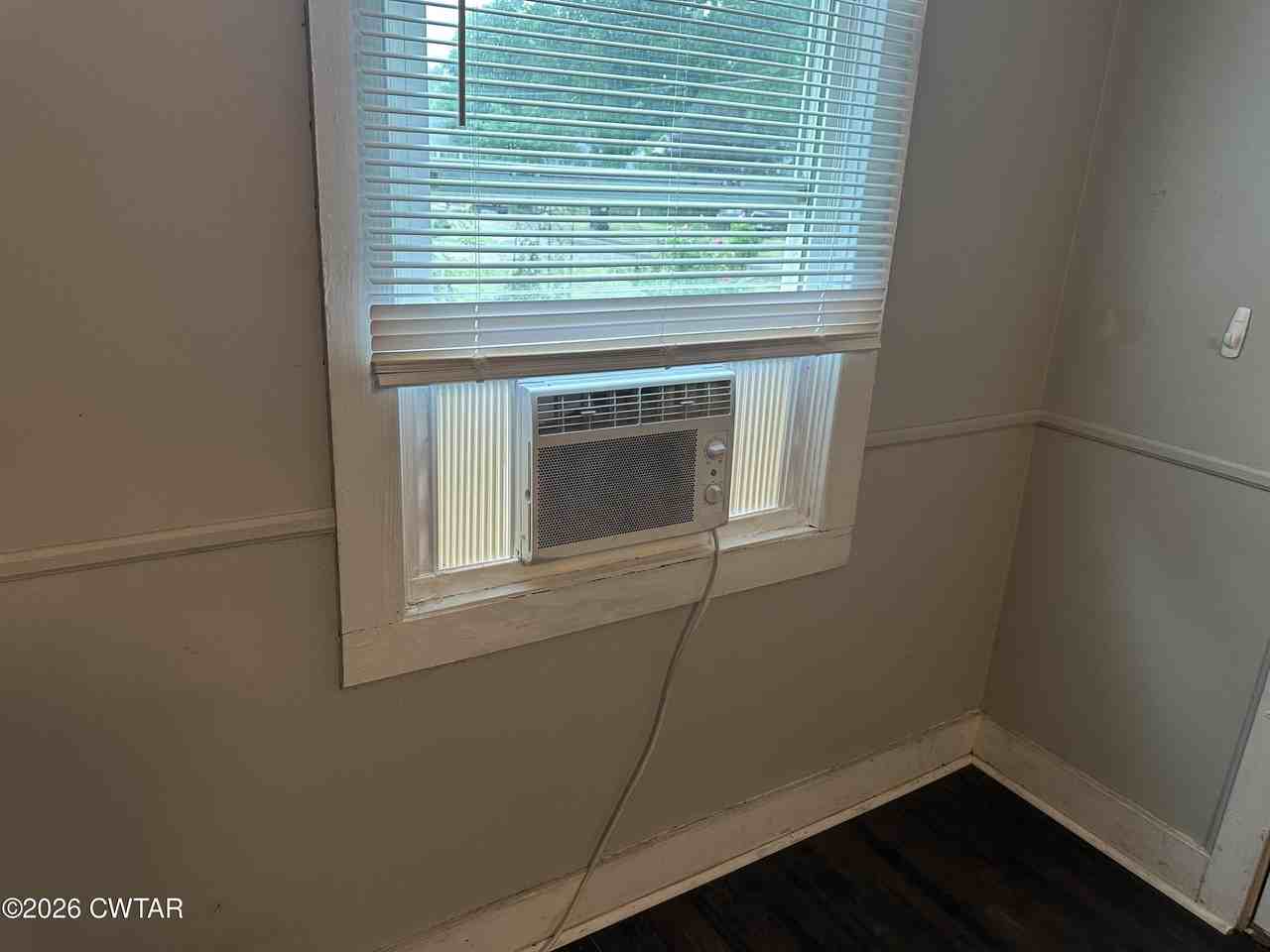 185 N 28th Ave - Photo 3 of 10