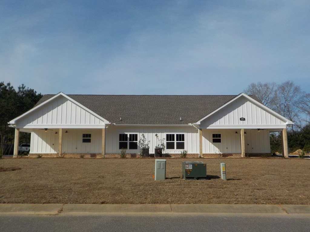 105 St Lawrence Dr - Photo 3 of 11