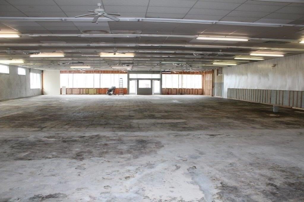 5942 W Main St - Photo 2 of 4
