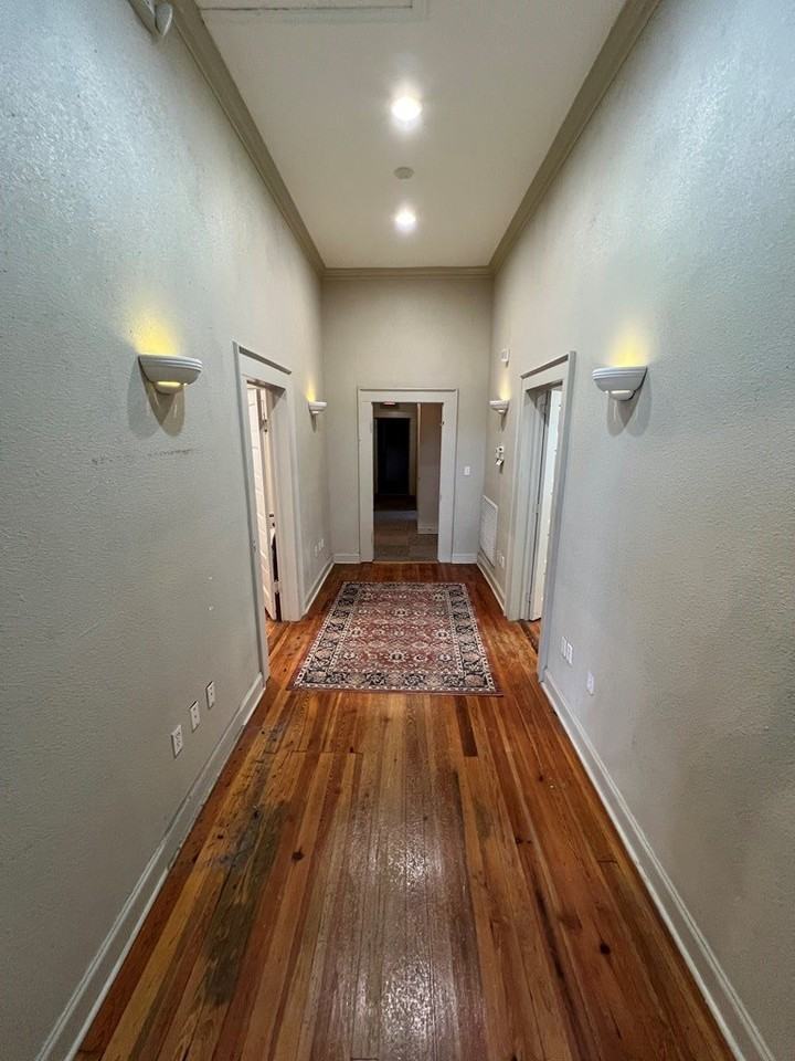 207 W Adams St - Photo 3 of 16