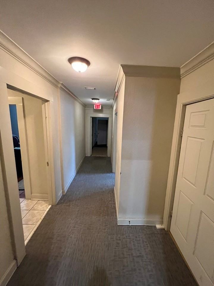207 W Adams St - Photo 5 of 16