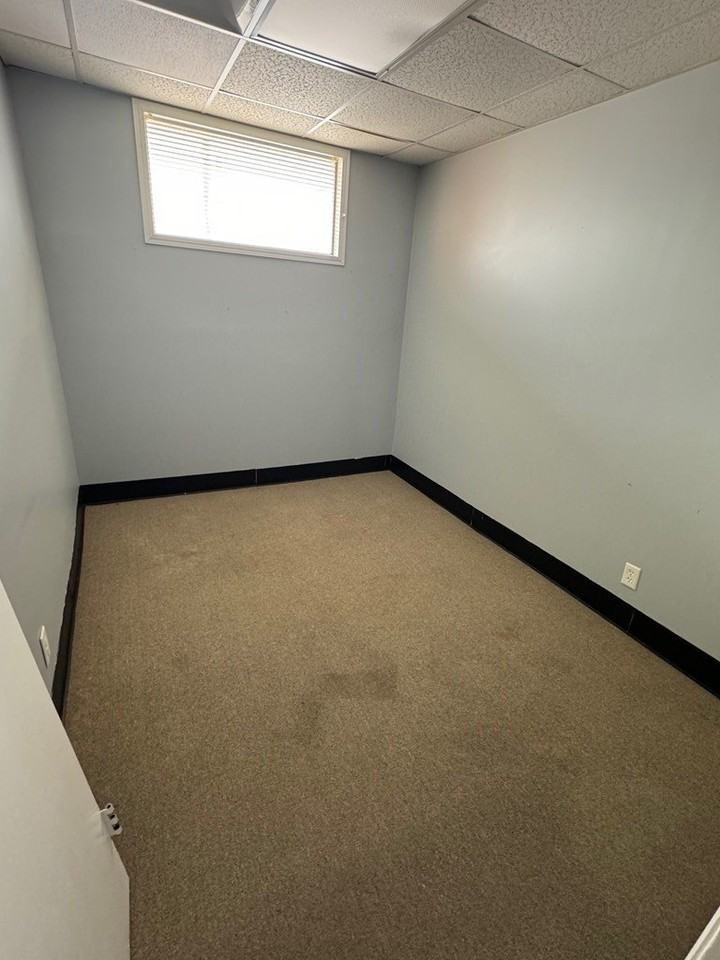 545 W Main St - Photo 4 of 6