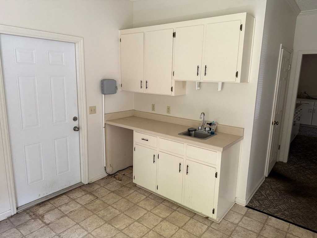 2565 Fortner St - Photo 4 of 4