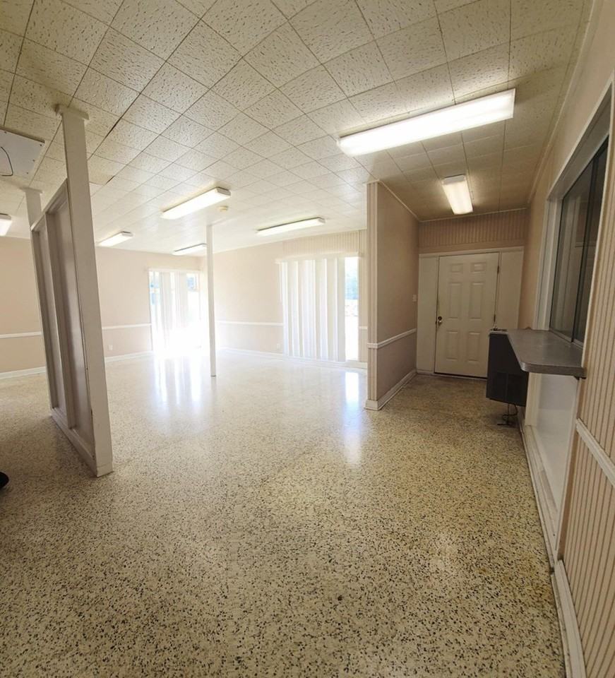 633 S Union Ave - Photo 3 of 12