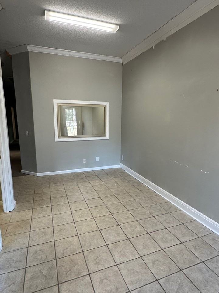 3935 Reeves St - Photo 3 of 14
