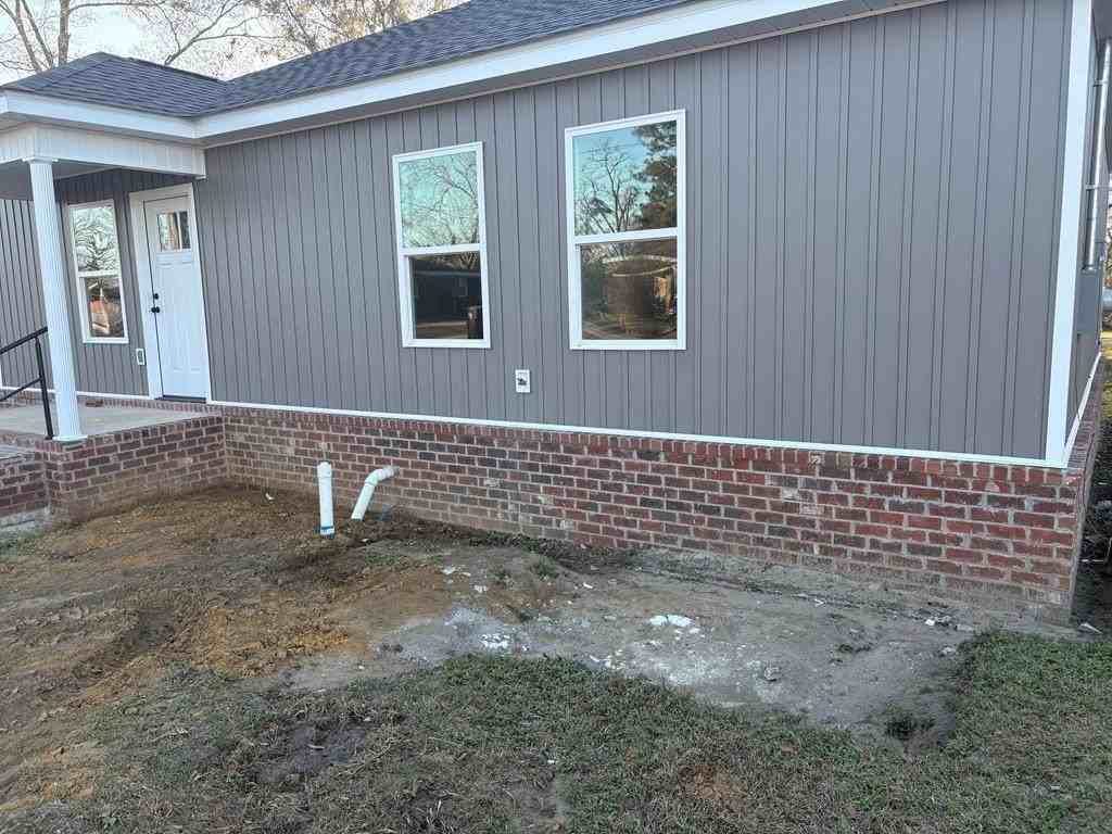 533 Lawrence St - Photo 2 of 13