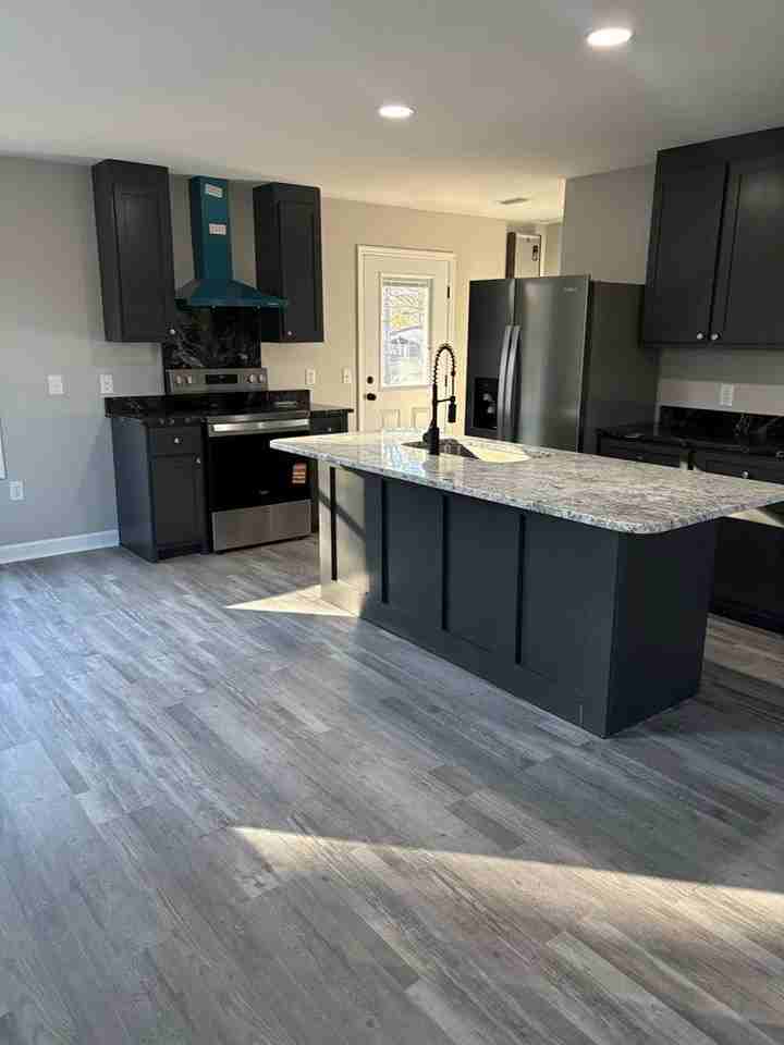 533 Lawrence St - Photo 5 of 13