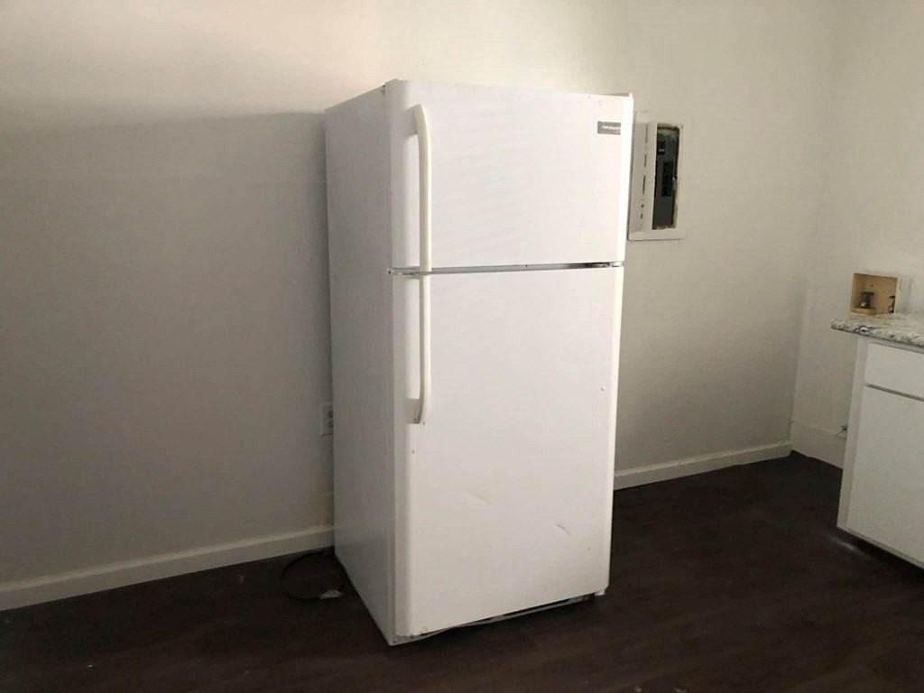 607 E Newton St - Photo 7 of 9