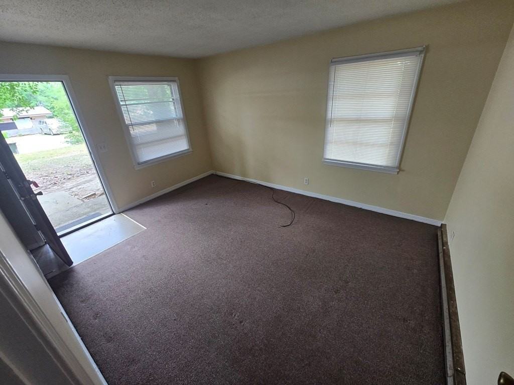 806 S Ussery St - Photo 7 of 9