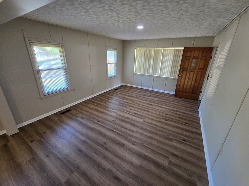 131 Hedstrom Dr - Photo 2 of 12
