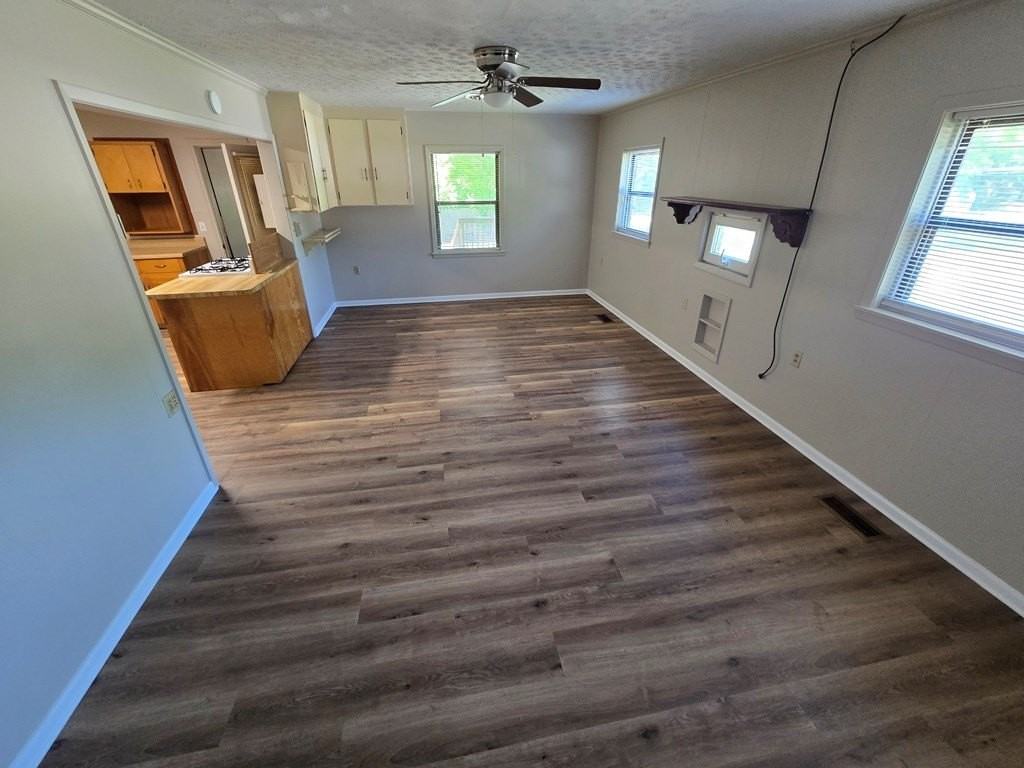 131 Hedstrom Dr - Photo 3 of 12