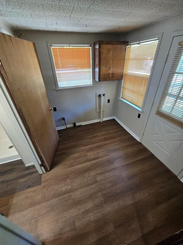 131 Hedstrom Dr - Photo 5 of 12