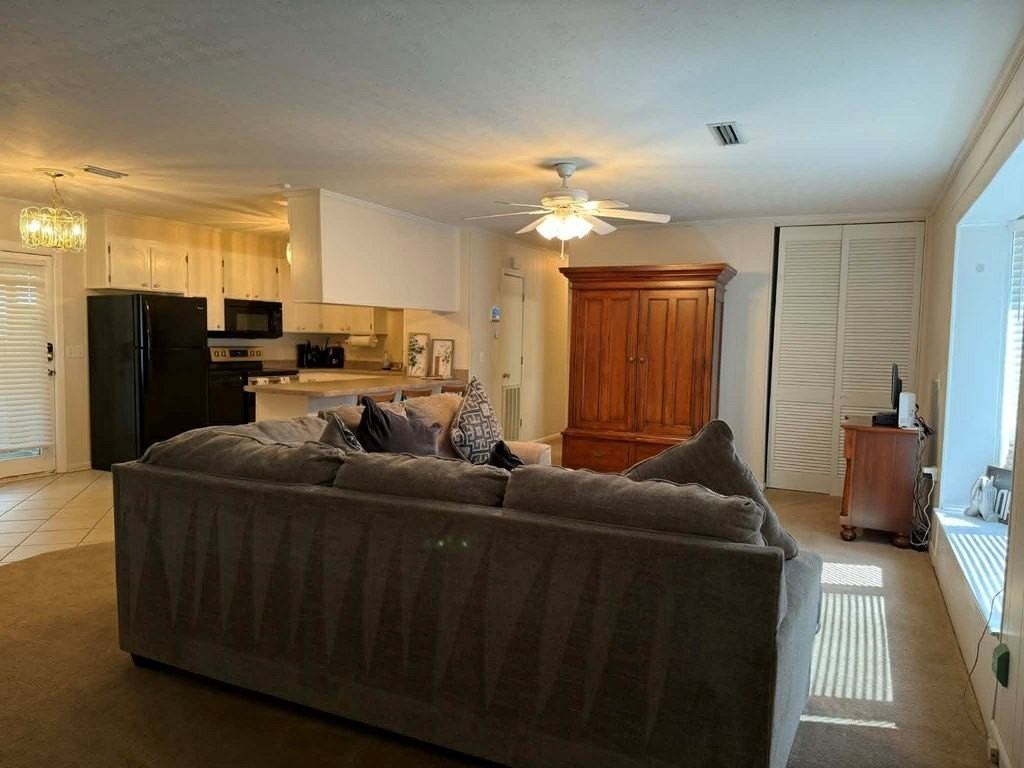 1009 Jonathan St - Photo 4 of 15