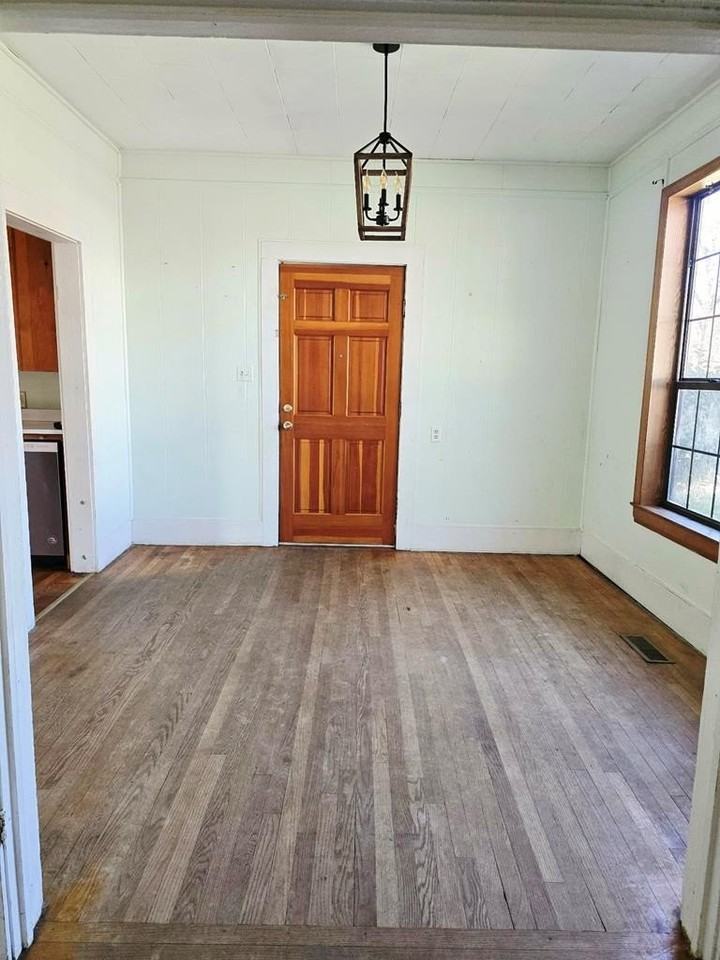 566 Newton Ave - Photo 4 of 17