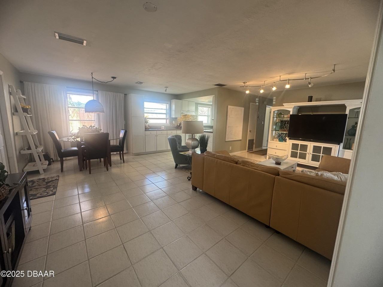 302 Fox Pl - Photo 4 of 21