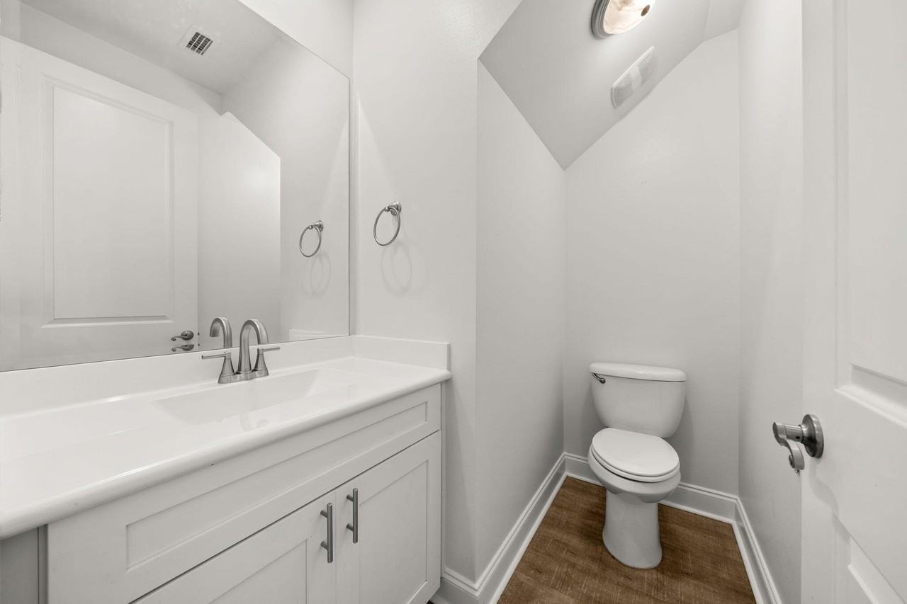 52 Chapman St - Photo 7 of 47