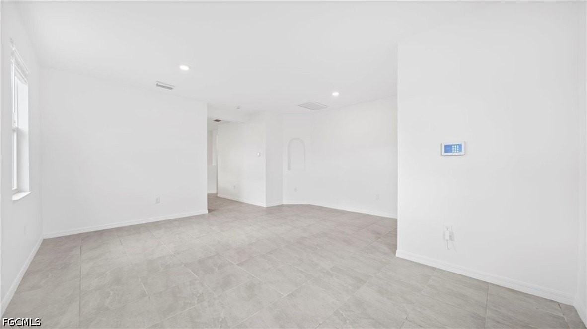 2928 Nw 27th St - Photo 5 of 30