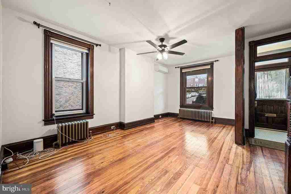 3740 Manayunk Ave - Photo 4 of 32