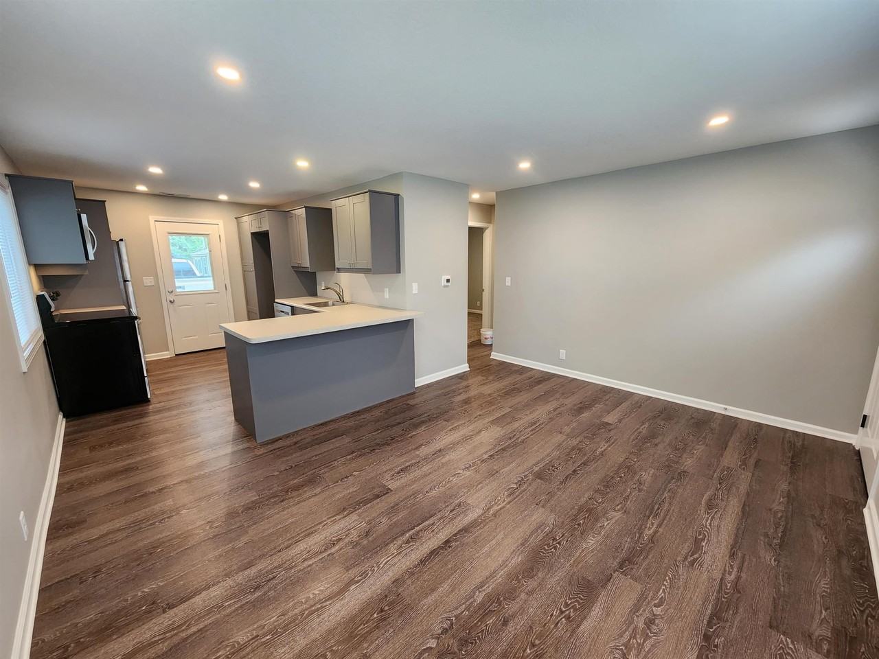424 Nussbaum Ave - Photo 3 of 32