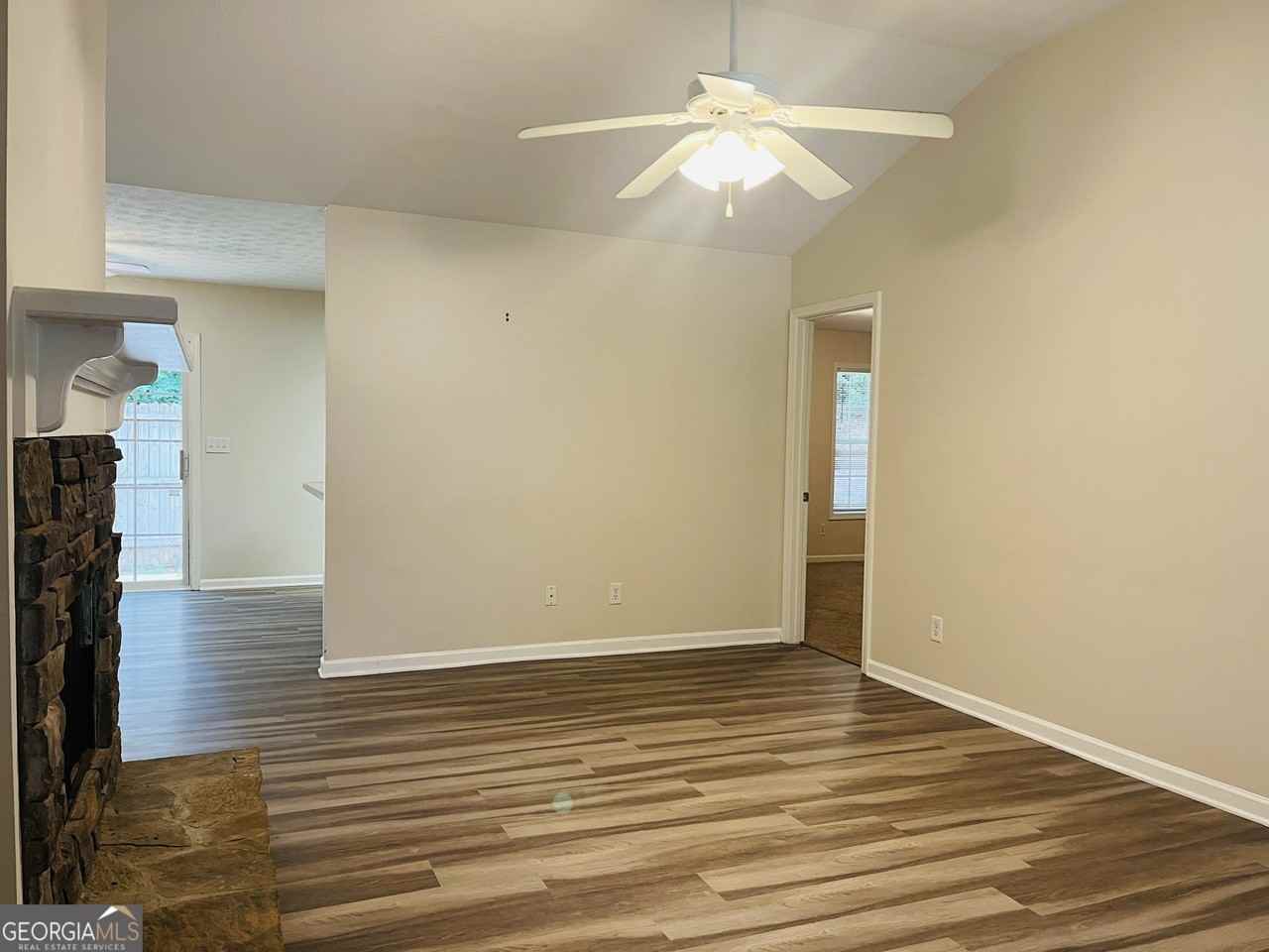 108 Philmont Ct - Photo 5 of 32