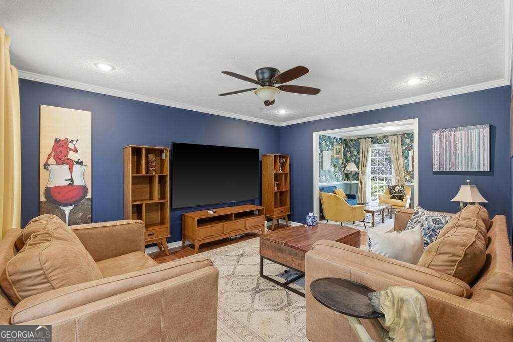 109 Bowfin Bay - Photo 4 of 42