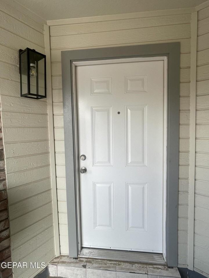 1574 Rebecca Ann Dr - Photo 3 of 38