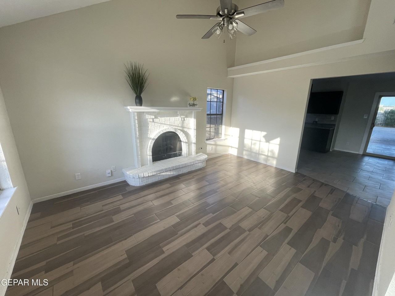 1574 Rebecca Ann Dr - Photo 4 of 38