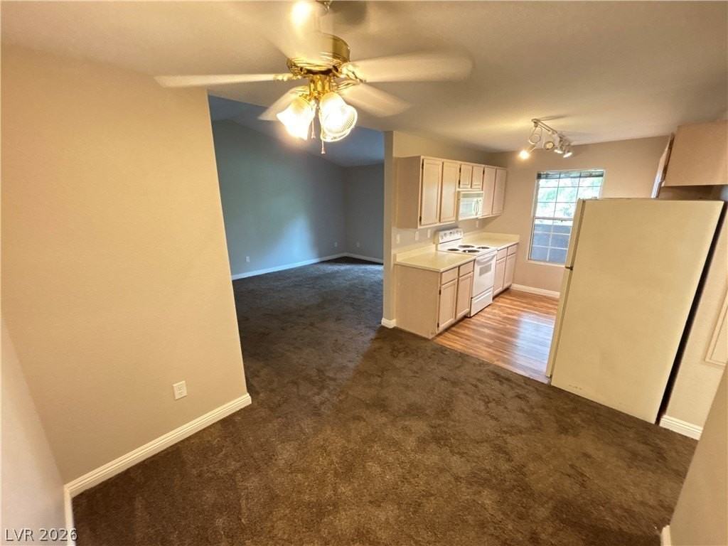 231 W Horizon Ridge Pkwy #124 - Photo 7 of 31
