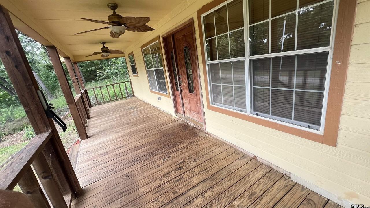22712 Creekwood Dr - Photo 2 of 13