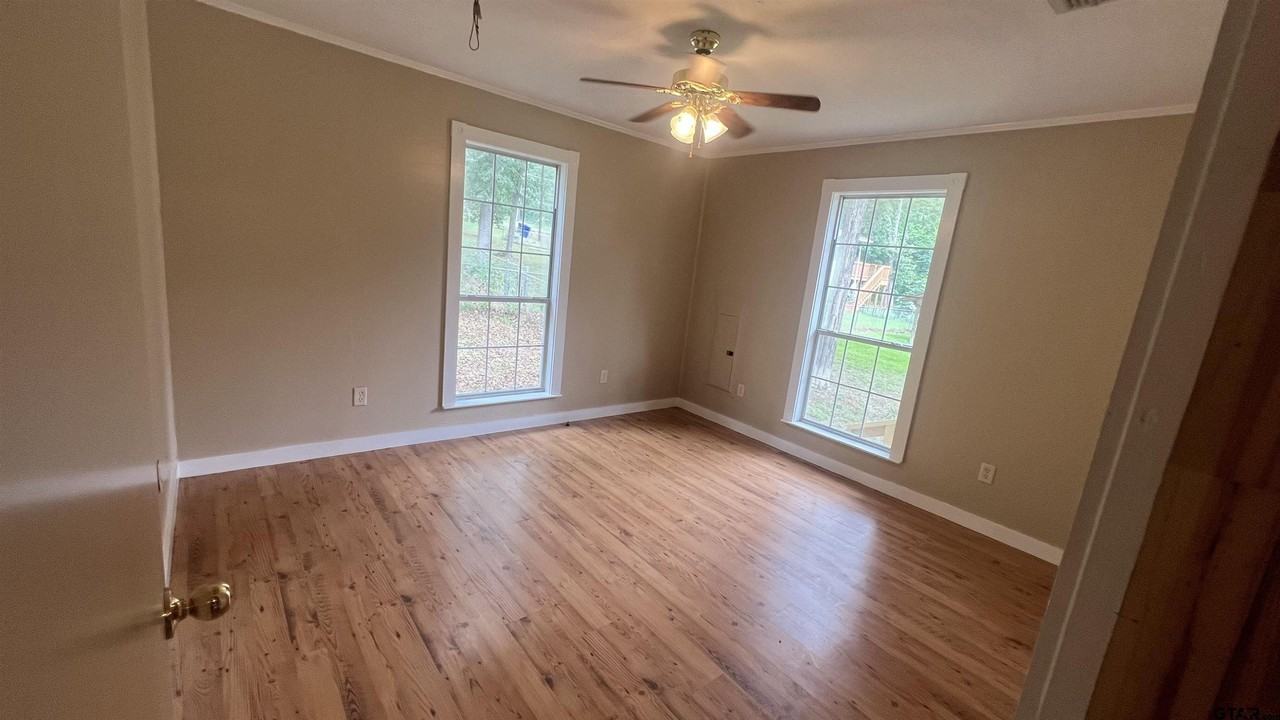 22712 Creekwood Dr - Photo 5 of 13