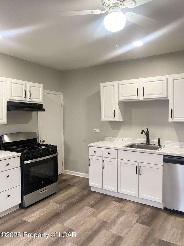 98 W Walnut St - Photo 4 of 38