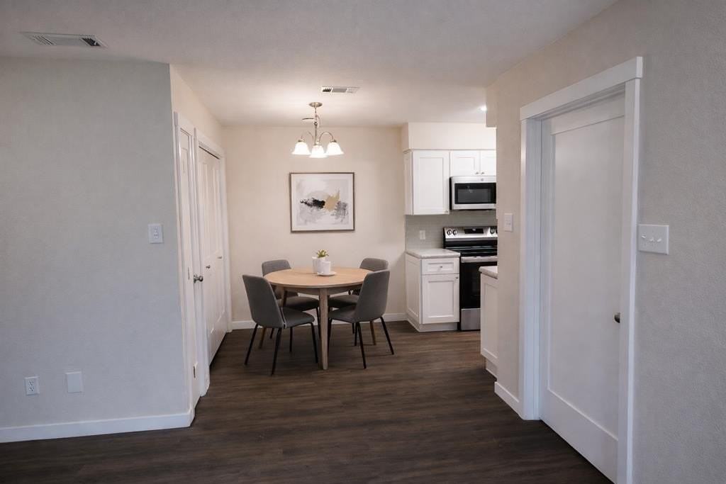 300 Lila Ln - Photo 5 of 37