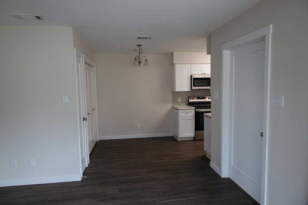 300 Lila Ln - Photo 6 of 37