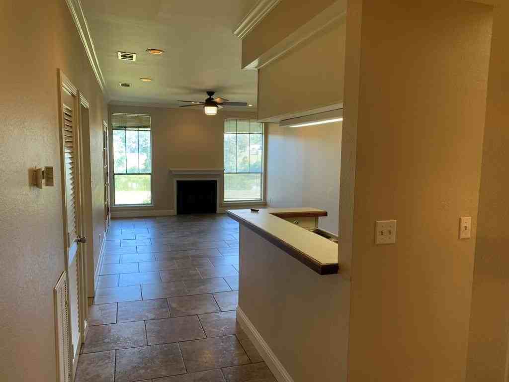 801 Country Club Cir - Photo 3 of 14