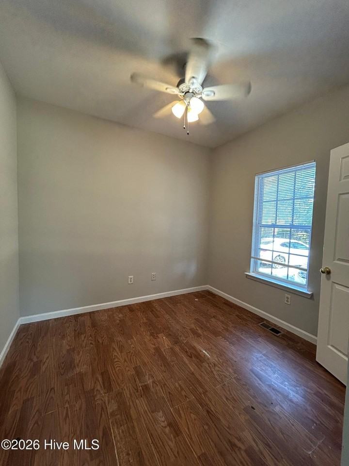 433 Evans St - Photo 5 of 13