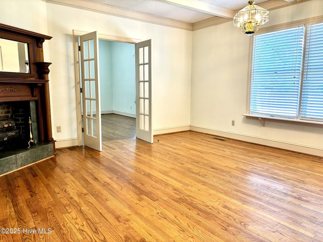 3549 N Main St - Photo 3 of 17