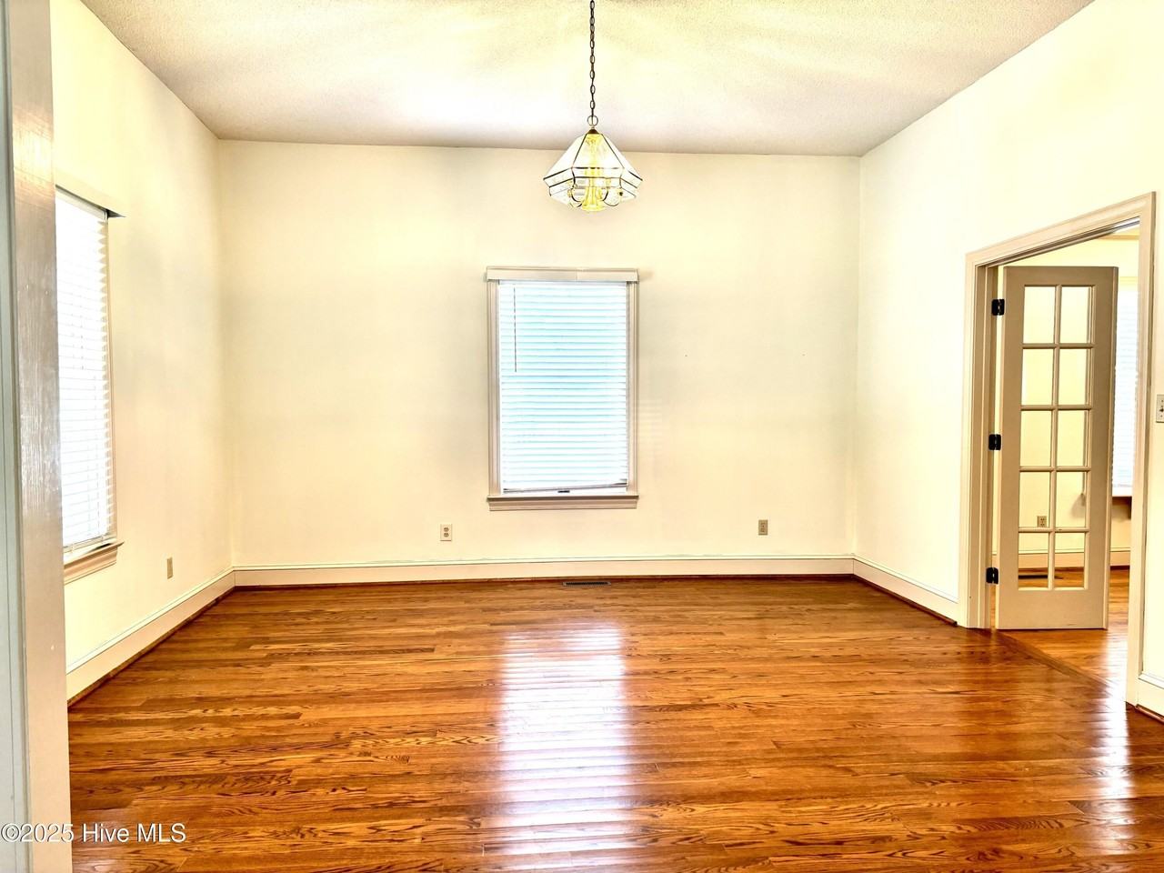 3549 N Main St - Photo 4 of 17