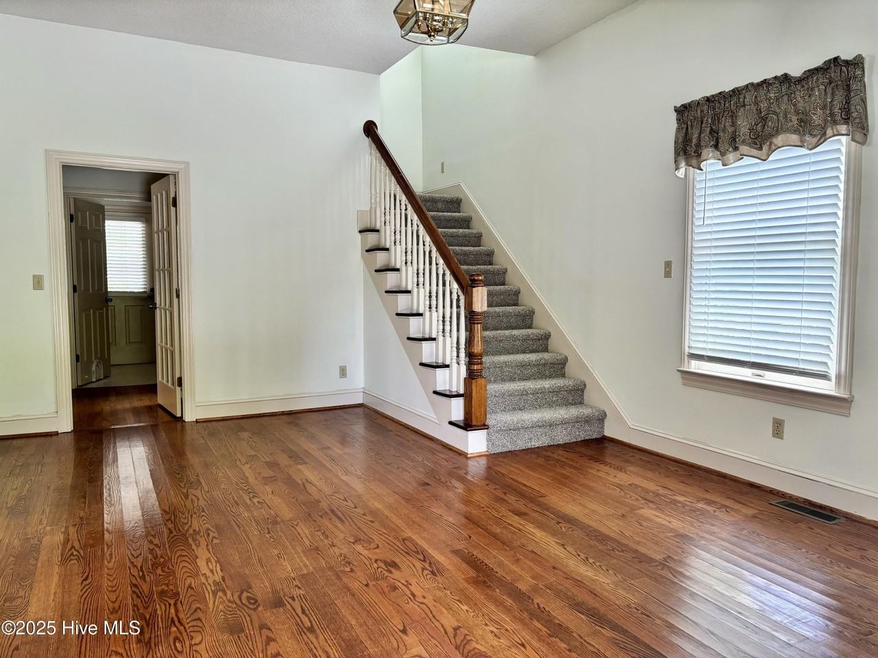 3549 N Main St - Photo 5 of 17