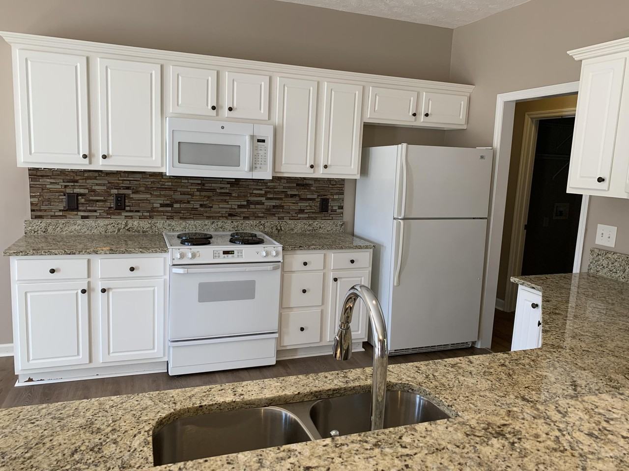 1455 Longleaf Dr E - Photo 7 of 15