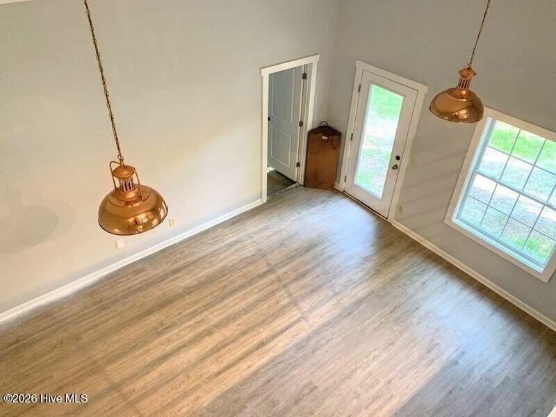 219 Charter Dr - Photo 2 of 14