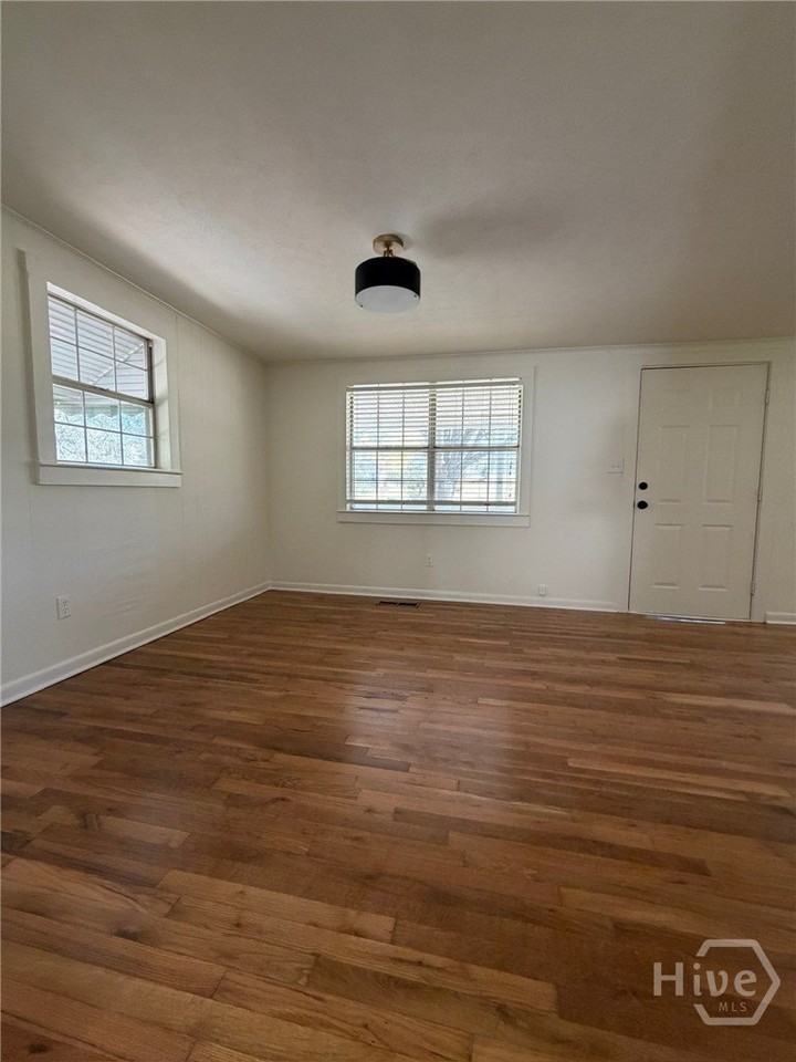 49 Nancy Dr - Photo 6 of 11