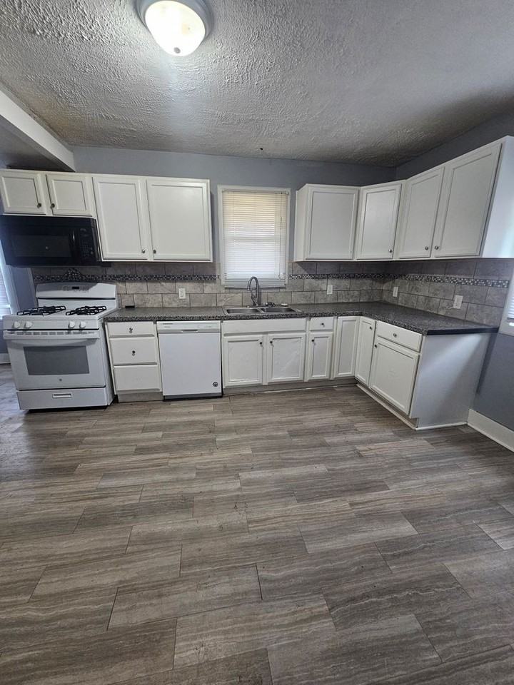 614 51st St - Photo 4 of 12