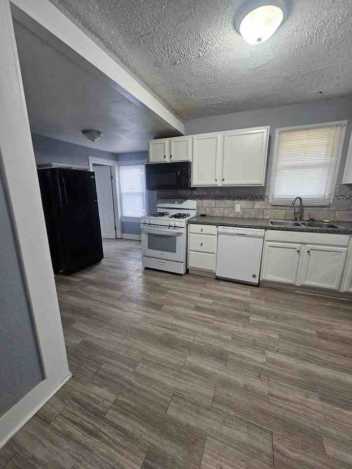 614 51st St - Photo 5 of 12