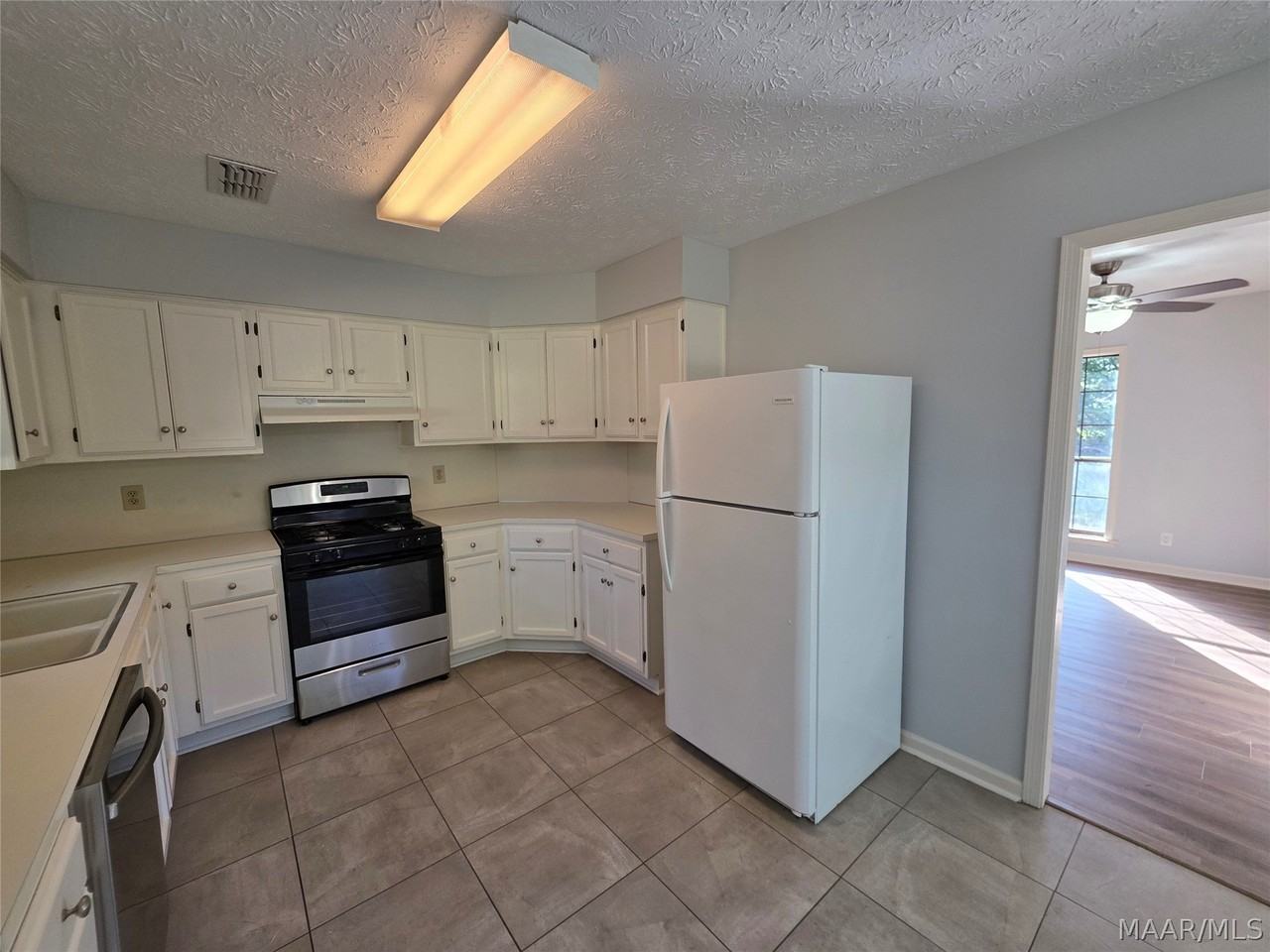 6225 Whitewater Ct - Photo 7 of 26