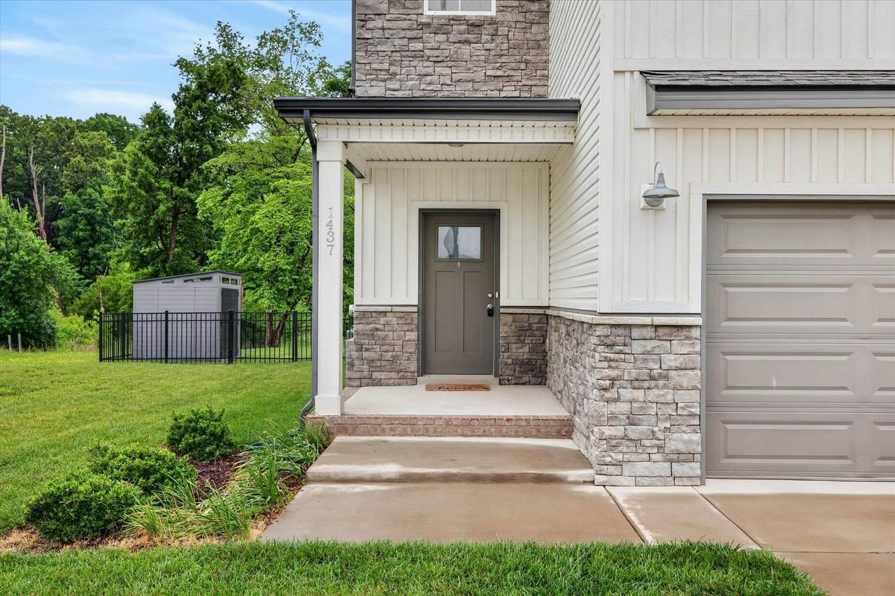1437 Citadel Dr - Photo 4 of 42