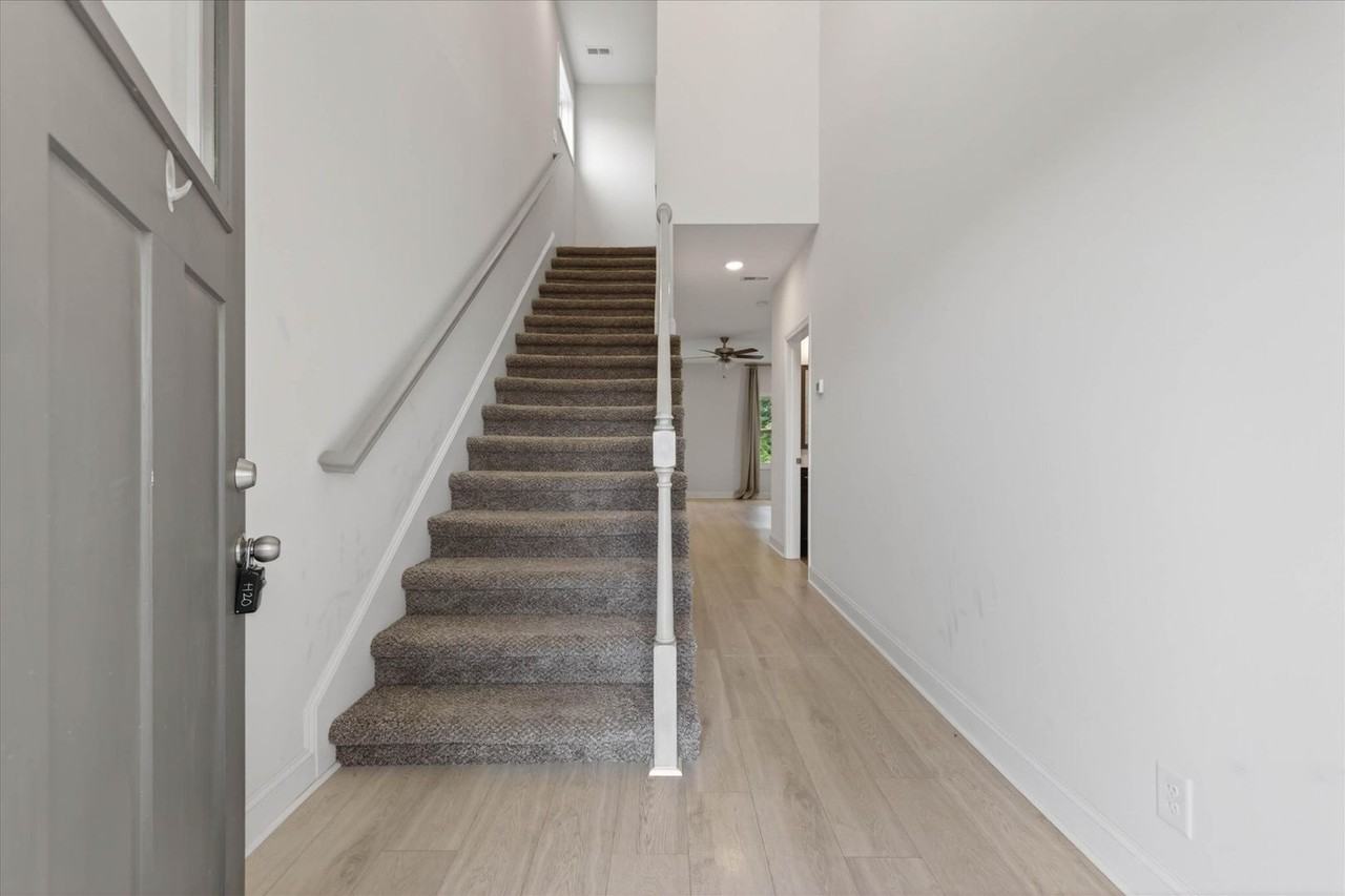 1437 Citadel Dr - Photo 5 of 42